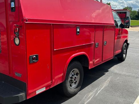 Used 2016 GMC Savana 3500 image 10