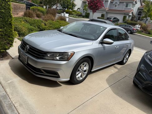 Used 2017 Volkswagen Passat 1.8T S FWD image 4