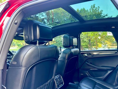 Used 2018 Porsche Macan S AWD/4WD image 9
