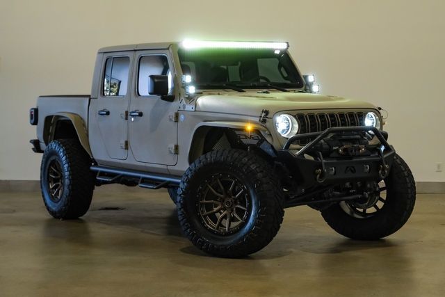 Used 2024 Jeep Gladiator Sport AWD/4WD image 8