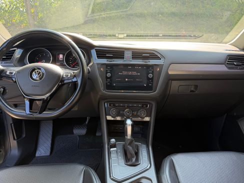 Used 2018 Volkswagen Tiguan SE FWD image 15