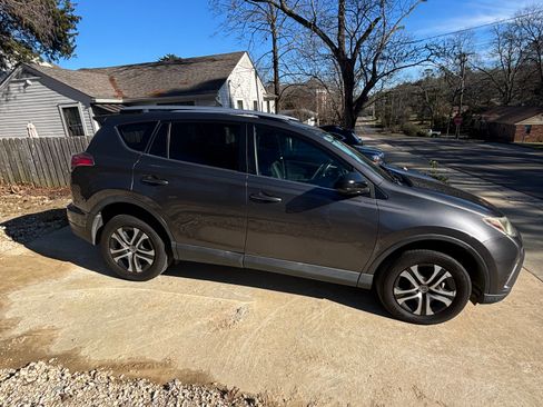 Used 2016 Toyota RAV4 LE image 5