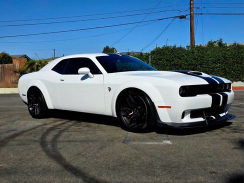 Used 2018 Dodge Challenger SRT Hellcat image 2