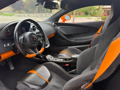 Used 2016 McLaren 570S Coupe RWD image 5