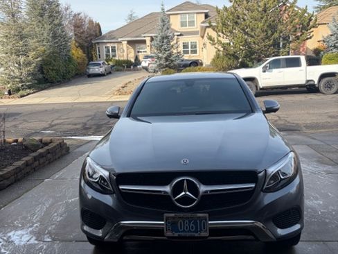 Used 2019 Mercedes-Benz GLC 300 4MATIC Coupe image 2