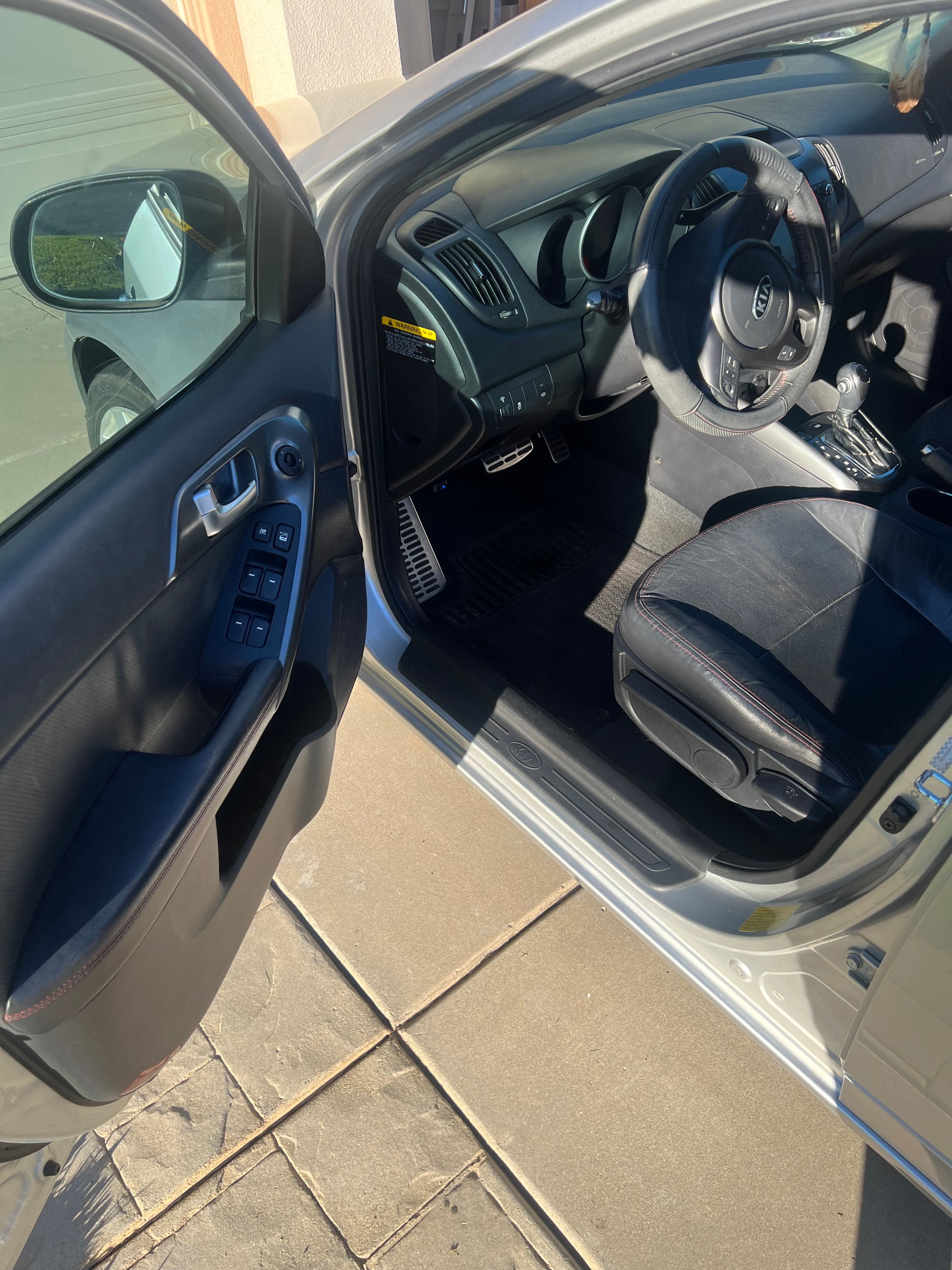 Used 2012 Kia Forte SX w/ Tech Pkg FWD image 13