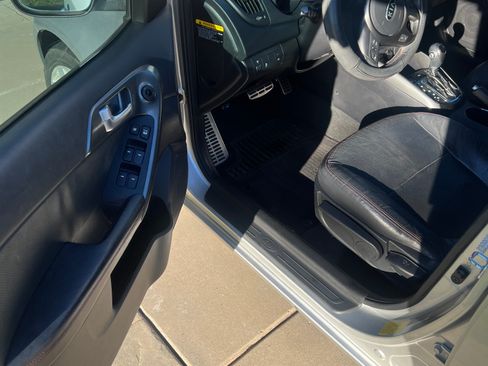 Used 2012 Kia Forte SX w/ Tech Pkg FWD image 13