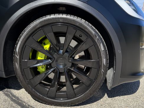 Used 2022 Tesla Model X image 10