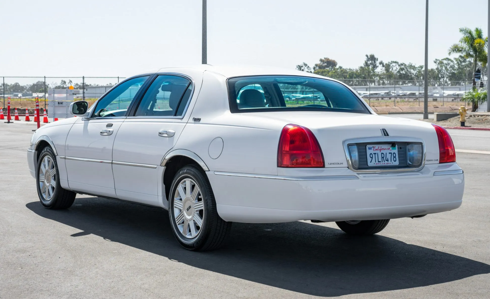 Used 2008 Lincoln Town Car Signature Limited RWD image 4