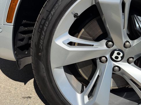 Used 2019 Bentley Bentayga image 20