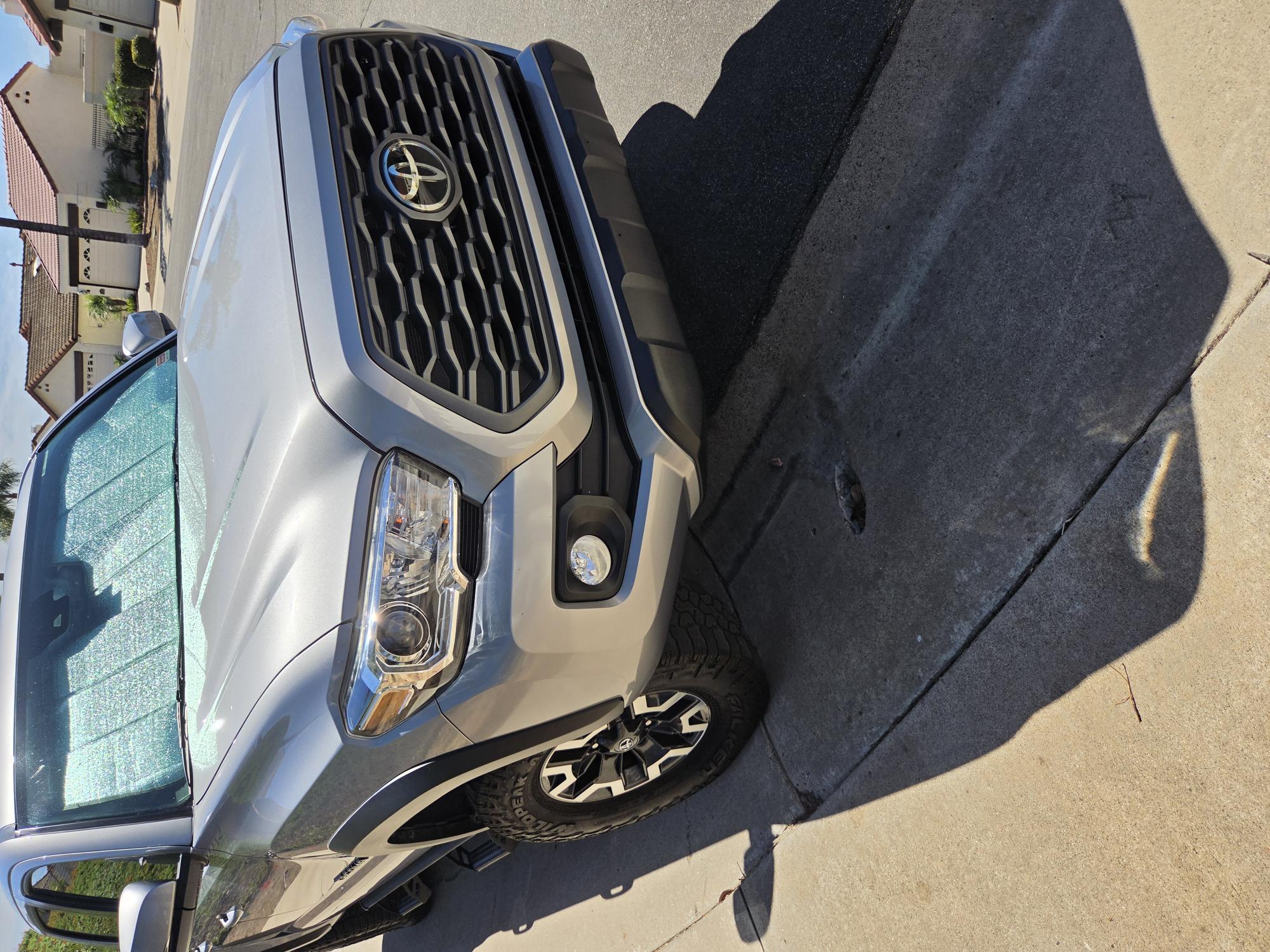 Used 2021 Toyota Tacoma TRD Off-Road w/ Technology Package RWD image 2