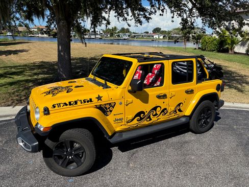 Used 2020 Jeep Wrangler Unlimited Sahara w/ Safety Group AWD/4WD image 8