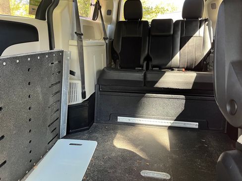 Used 2018 Dodge Grand Caravan SXT image 10