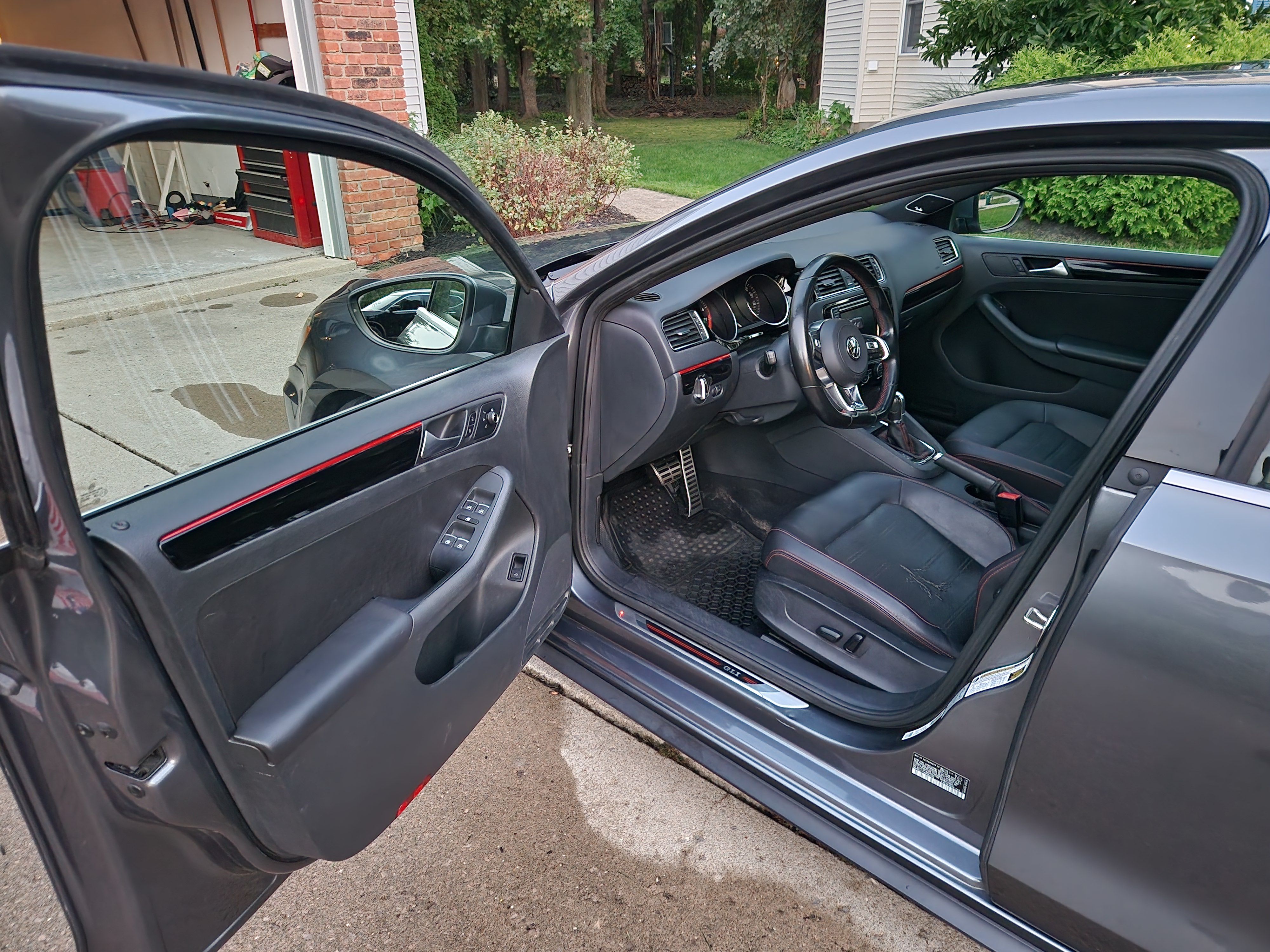Used 2017 Volkswagen Jetta GLI FWD image 13