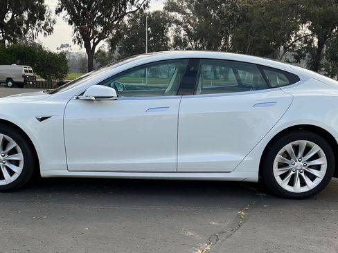Used 2018 Tesla Model S 100D image 4