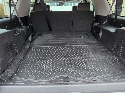 Used 2016 Chevrolet Suburban LT image 9