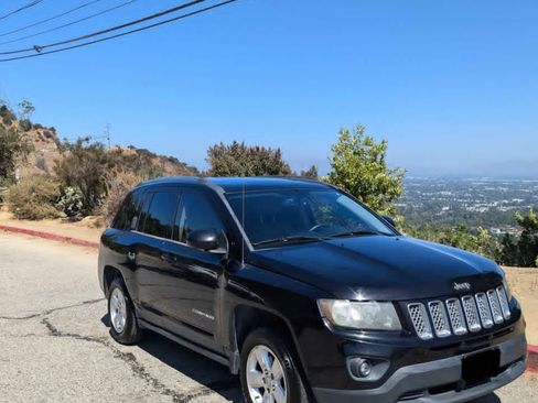 Used 2014 Jeep Compass Latitude w/ Sun/Sound Group image 2