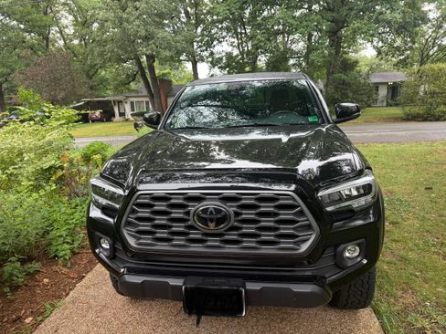 Used 2023 Toyota Tacoma TRD Off-Road w/ Technology Package AWD/4WD image 1