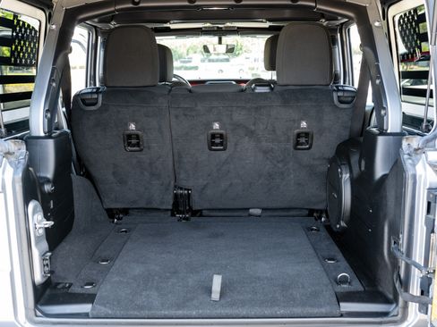Used 2019 Jeep Wrangler Unlimited Rubicon AWD/4WD image 8
