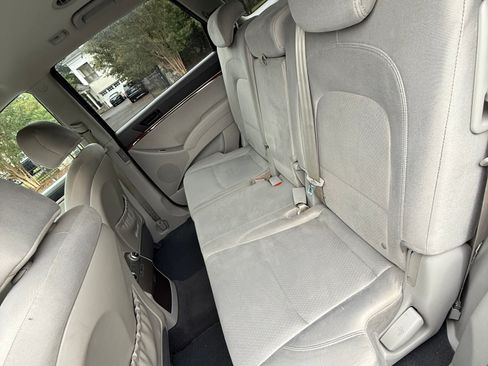 Used 2011 Hyundai Veracruz GLS image 9