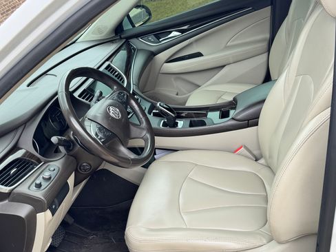 Used 2017 Buick LaCrosse Preferred image 4