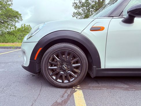 Used 2017 MINI Cooper 2-Door Hardtop image 9
