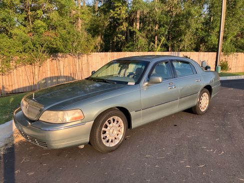 Used 2006 Lincoln Town Car Signature image 8
