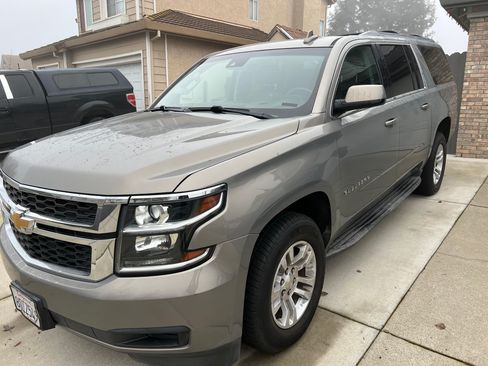Used 2018 Chevrolet Suburban LT image 11