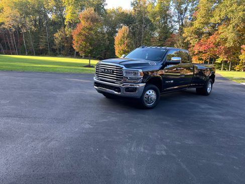 Used 2022 RAM 3500 Limited image 2
