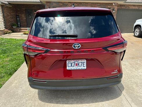 Used 2021 Toyota Sienna LE FWD image 6