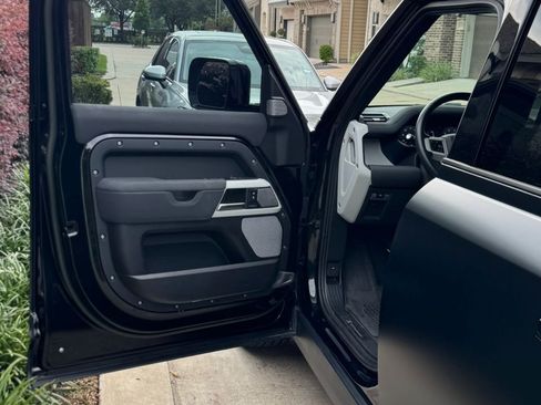 Used 2023 Land Rover Defender 130 X-Dynamic SE image 13