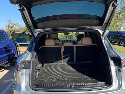 Used 2022 Porsche Cayenne E-Hybrid Sport Utility 4D image 20