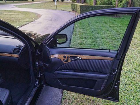 Used 2007 Mercedes-Benz E 550 Sedan image 25