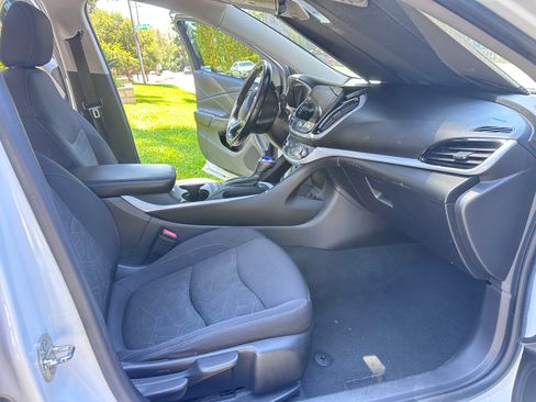 Used 2017 Chevrolet Volt LT FWD image 6