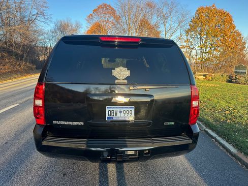 Used 2010 Chevrolet Suburban LS image 2