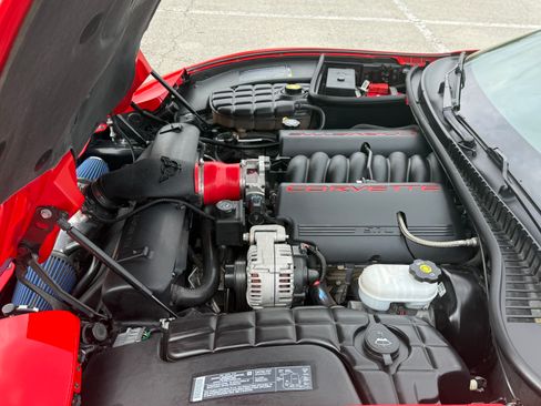 Used 2004 Chevrolet Corvette Coupe w/ Roof Package image 16