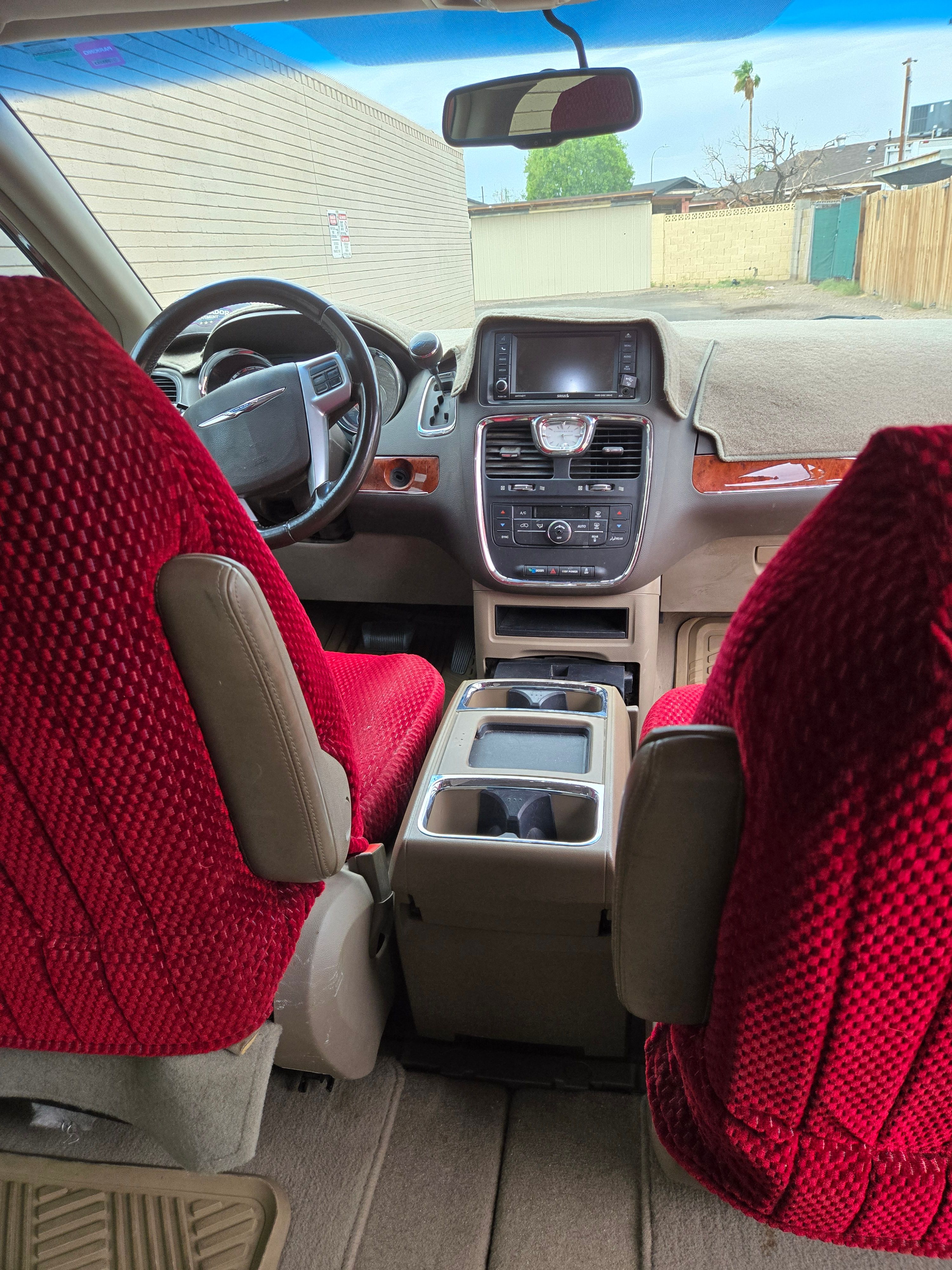 Used 2014 Chrysler Town & Country Touring FWD image 11