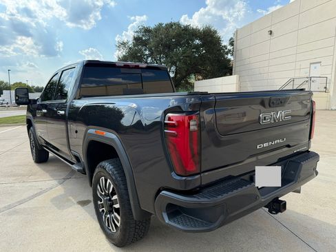 Used 2024 GMC Sierra 2500 Denali Ultimate image 4