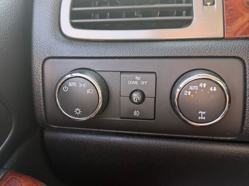 Used 2010 Chevrolet Avalanche LT w/ Luxury Package AWD/4WD image 9