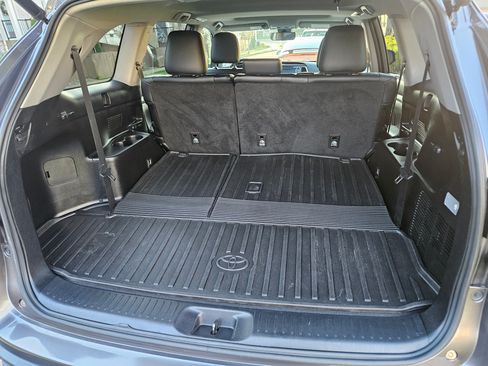 Used 2019 Toyota Highlander XLE image 13