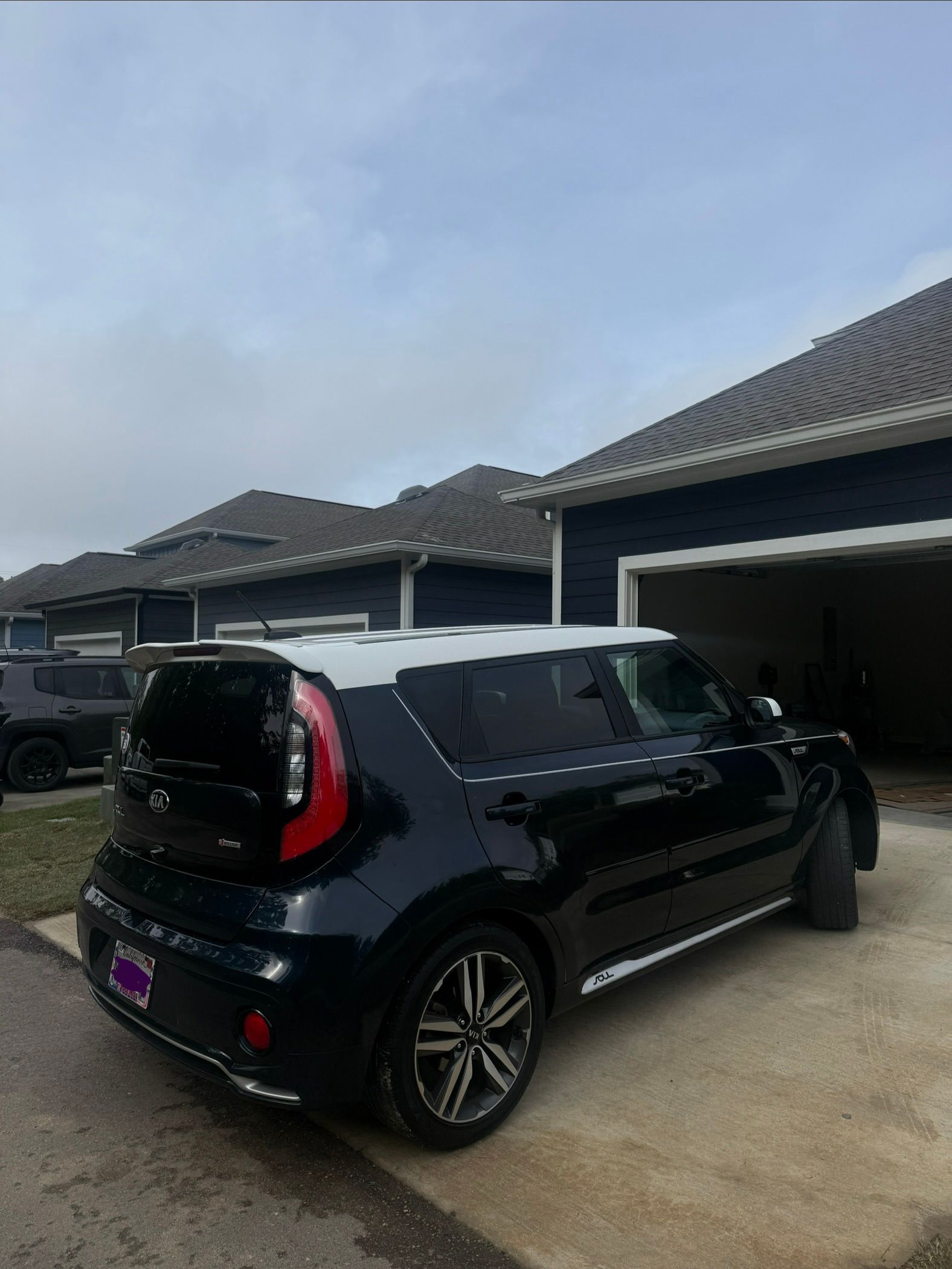Used 2018 Kia Soul + FWD image 9