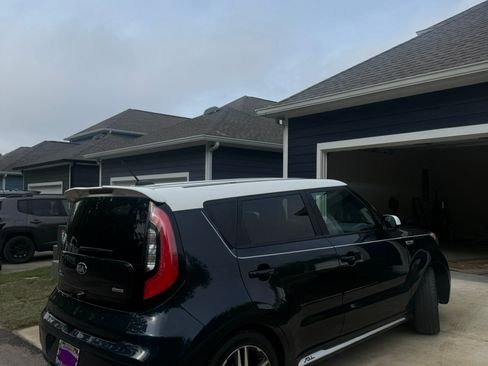 Used 2018 Kia Soul + FWD image 9