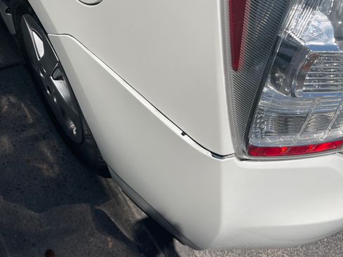 Used 2017 Toyota Prius Three w/ Advanced Technology Package FWD image 2