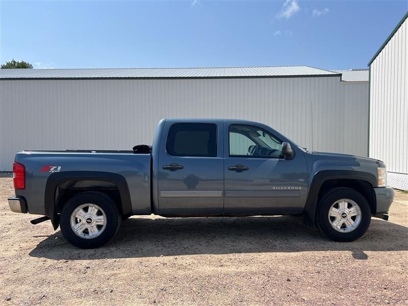 Used 2011 Chevrolet Silverado 1500 LT w/ All-Star Edition AWD/4WD image 2
