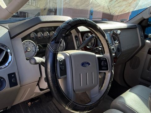 Used 2010 Ford F250 Lariat image 11