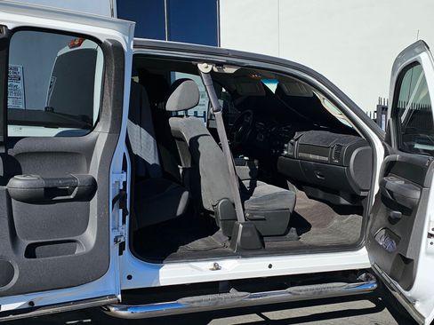 Used 2007 Chevrolet Silverado 2500 LT w/ Suspension Package, Off-Road image 8