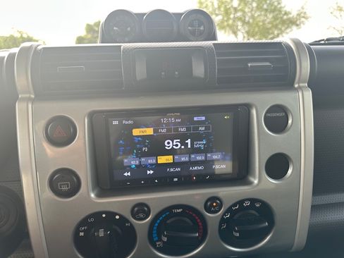 Used 2009 Toyota FJ Cruiser 4WD image 16