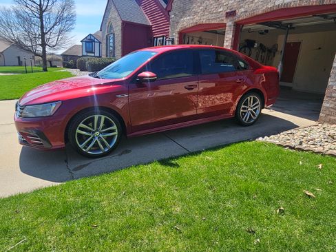 Used 2018 Volkswagen Passat 2.0T R-Line image 12