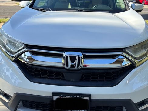Used 2018 Honda CR-V Touring image 2
