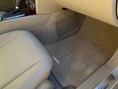 Used 2010 Mercedes-Benz C 300 Sedan image 19